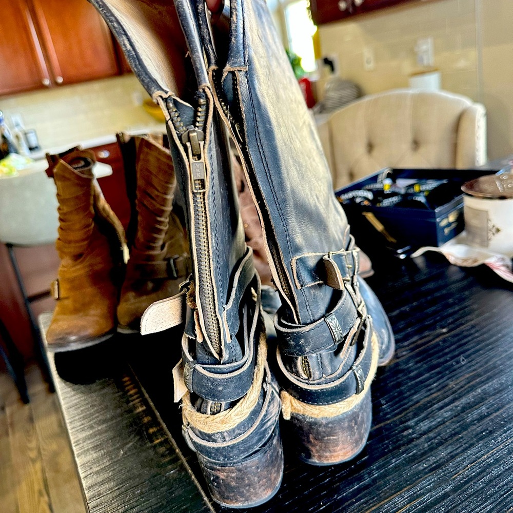 Free Bird distressed boot - Picture 4 of 6
